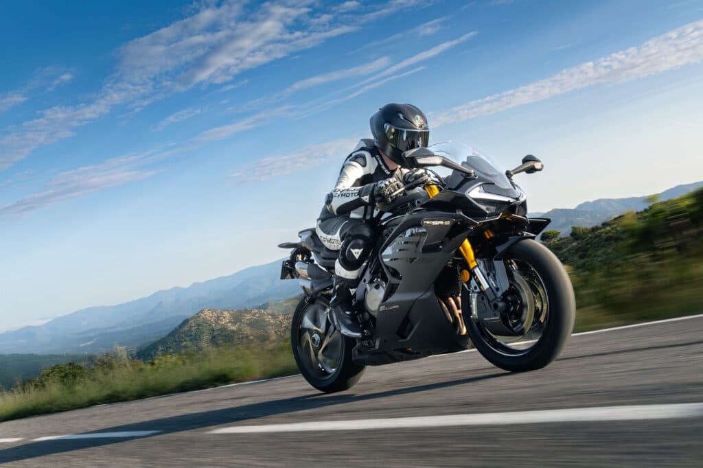 Премиальный спорт-байк CFMOTO 750SR-S