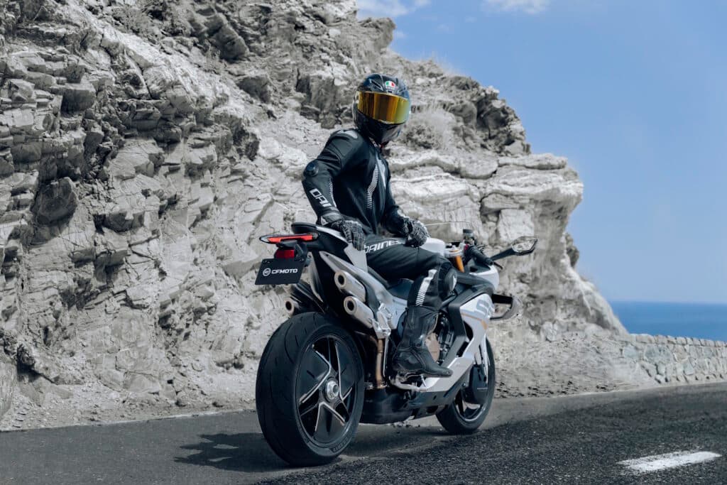 Премиальный спорт-байк CFMOTO 750SR-S