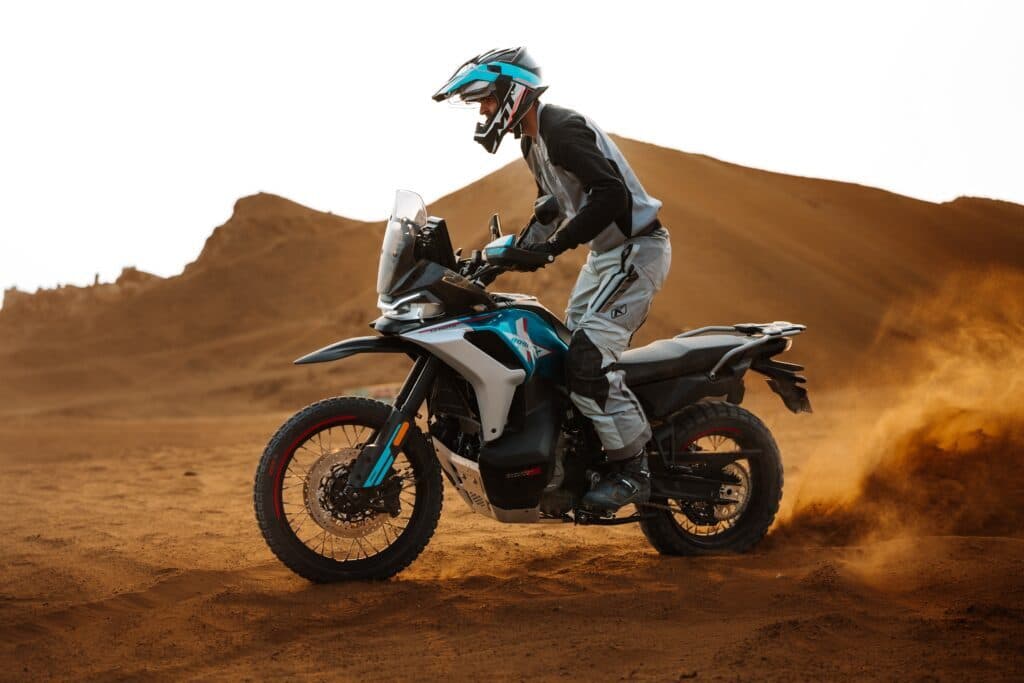 Новый CFMOTO 800MT-X в версиях — Sport и Touring: двойной удар по бездорожью!